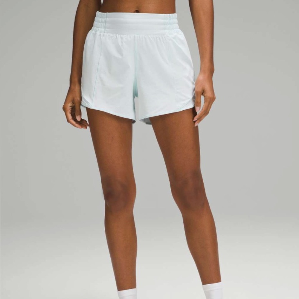 BNWOT - Lululemon Hotty Hot Shorts 4”